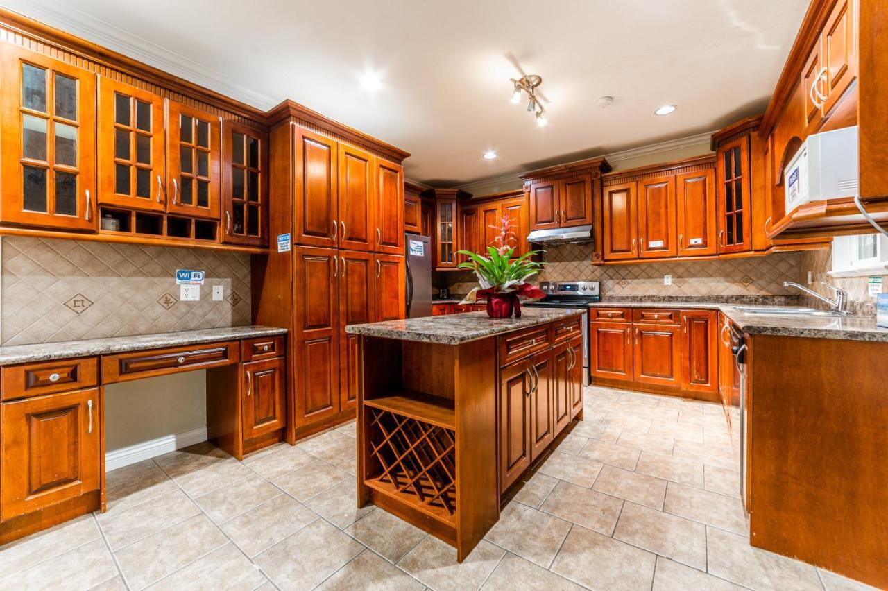 Lee'S Place Villa Surrey Bagian luar foto