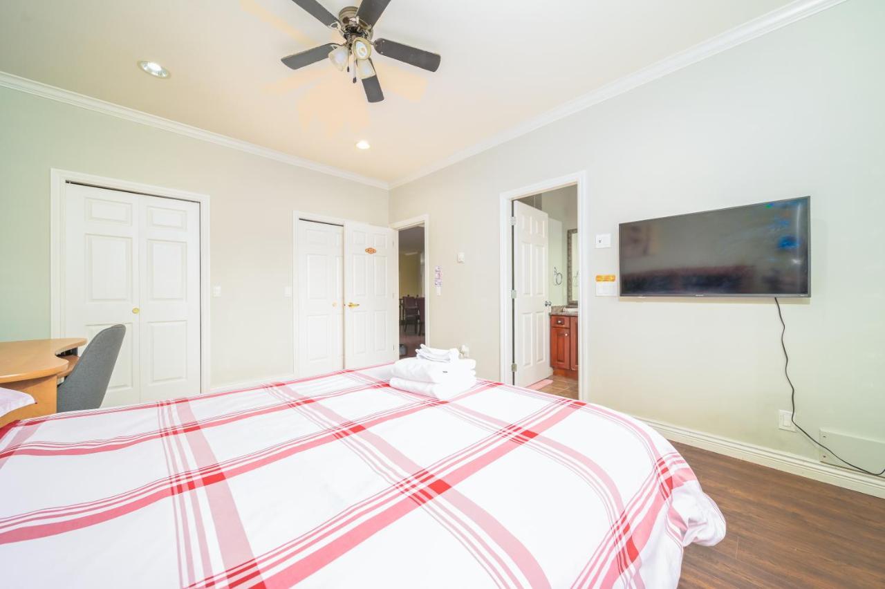 Lee'S Place Villa Surrey Bagian luar foto
