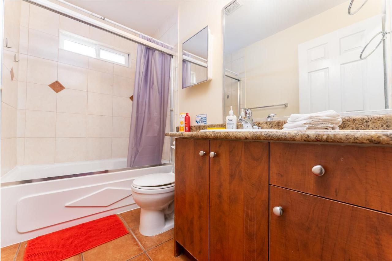 Lee'S Place Villa Surrey Bagian luar foto