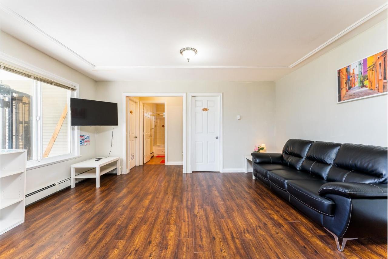 Lee'S Place Villa Surrey Bagian luar foto